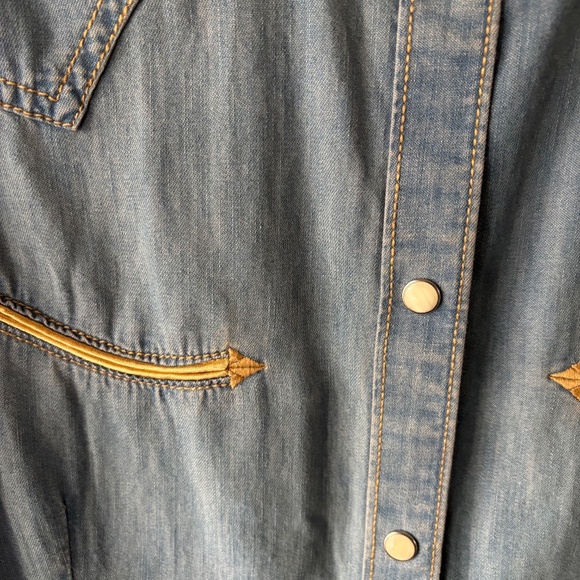 Wrangler Women's Retro Sleeveless Western Denim Top - Picture 14 of 16